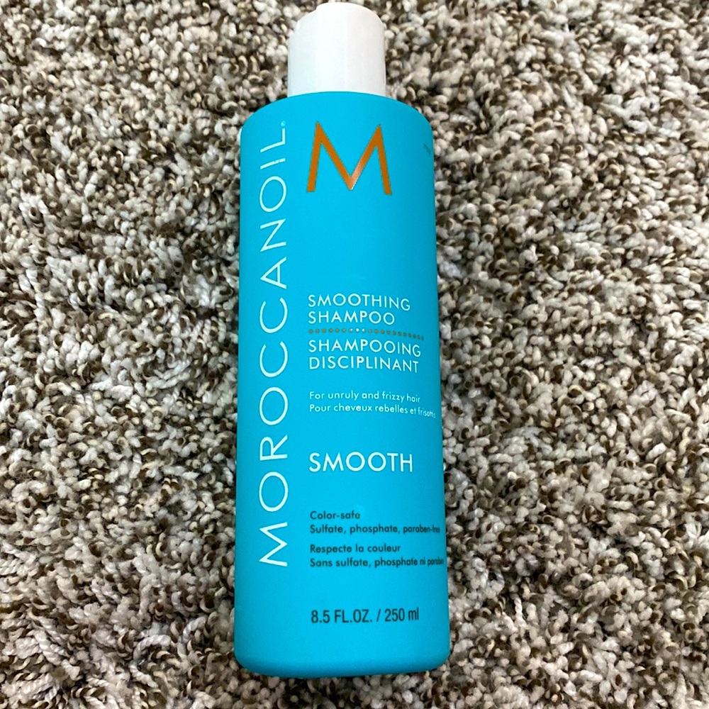 Moroccanoil smoothing shampoo 8.5 fl oz